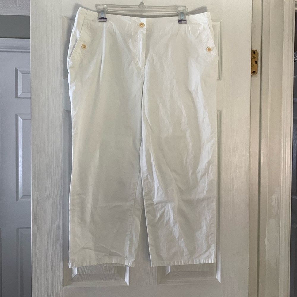 Women’s Ladies White Capri pants.  TALBOTS. SIZE 14P Petite